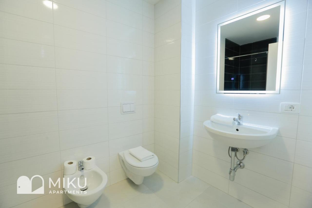 Miku Apartment - Vibrant 1Bd Apartment At Olympic Residence 地拉那 外观 照片