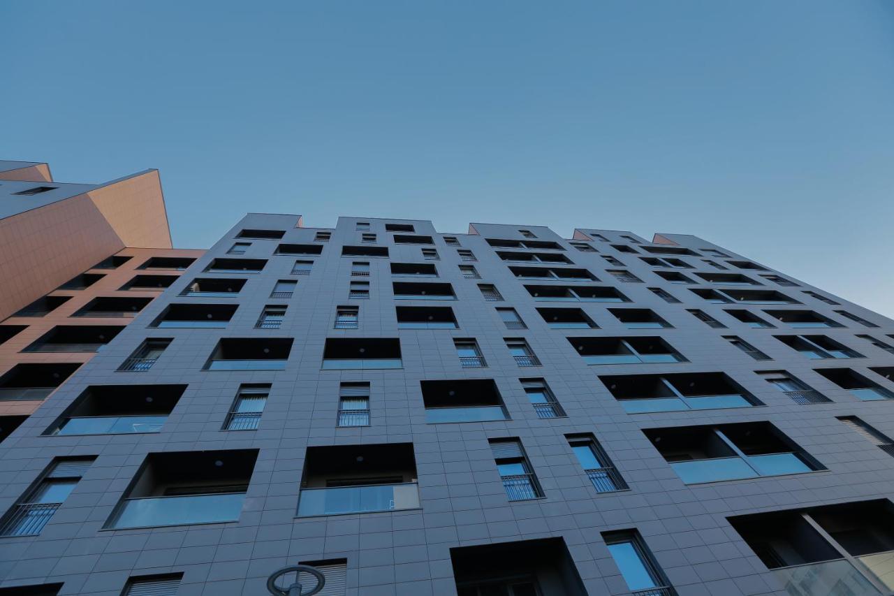 Miku Apartment - Vibrant 1Bd Apartment At Olympic Residence 地拉那 外观 照片