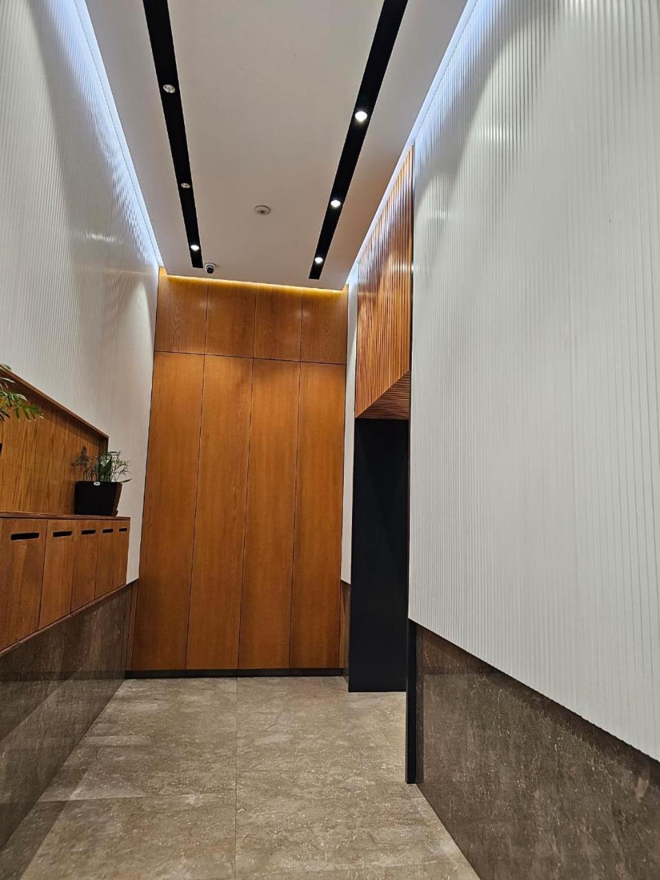 Miku Apartment - Vibrant 1Bd Apartment At Olympic Residence 地拉那 外观 照片